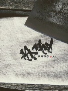 Rong Ai bag and knife edge